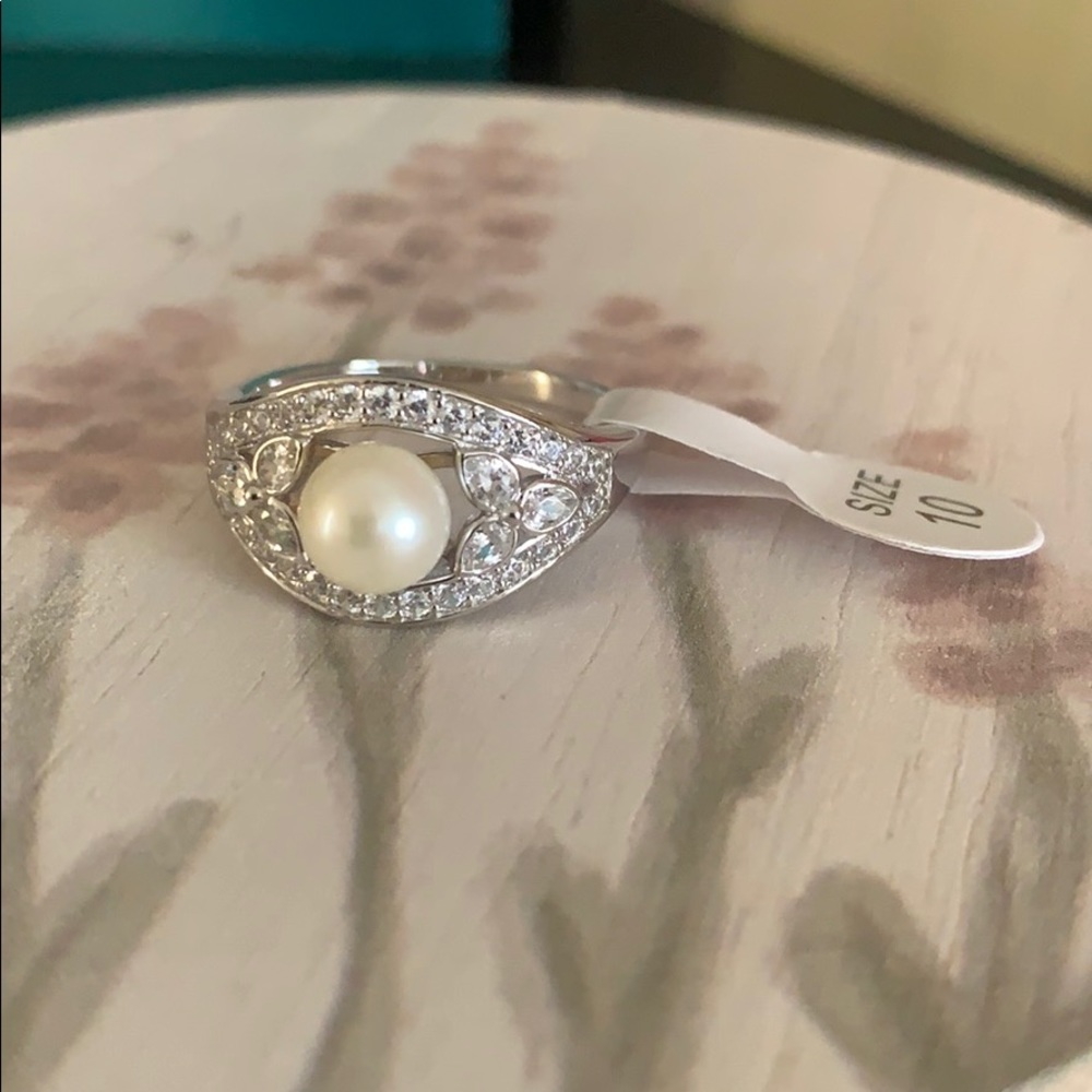 Victoria Ring with Pearl